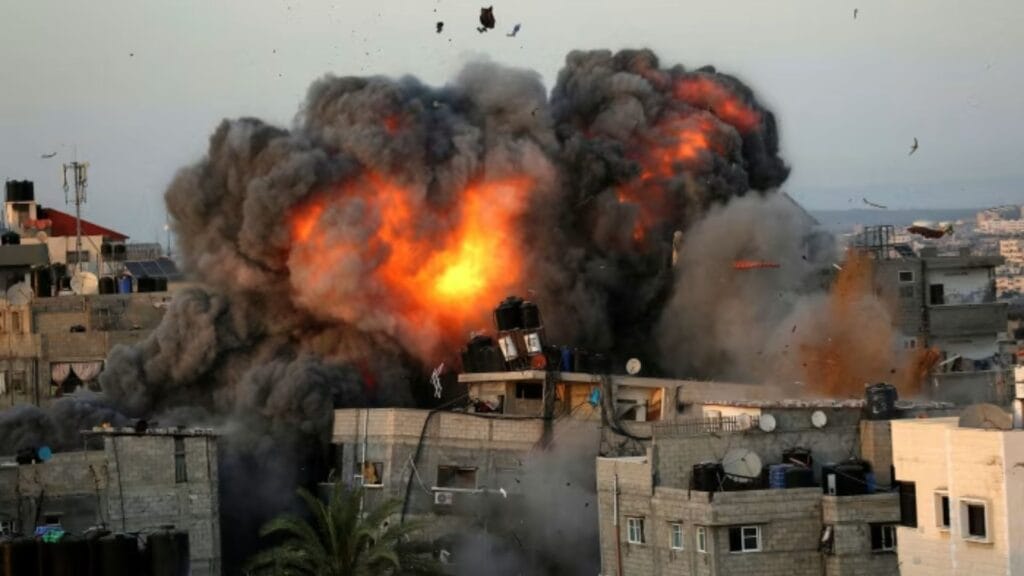 An Israeli airstrike hit a building in the Rimal district of Gaza City. According to Israel's military, the attack aimed at destroying a nearby underground network of Hamas tunnels.